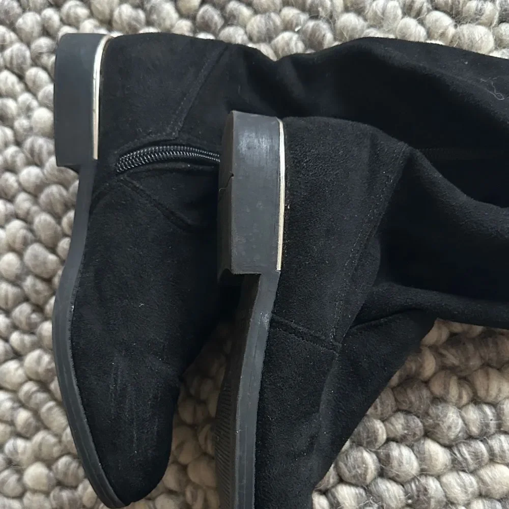 Rainbow back tie sole